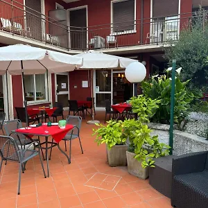 Garni Capinera ** Garda (Verona)
